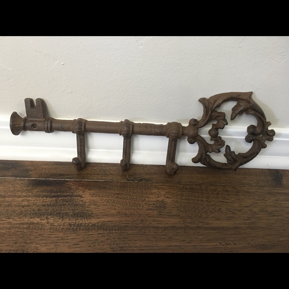 Metal key wall deco